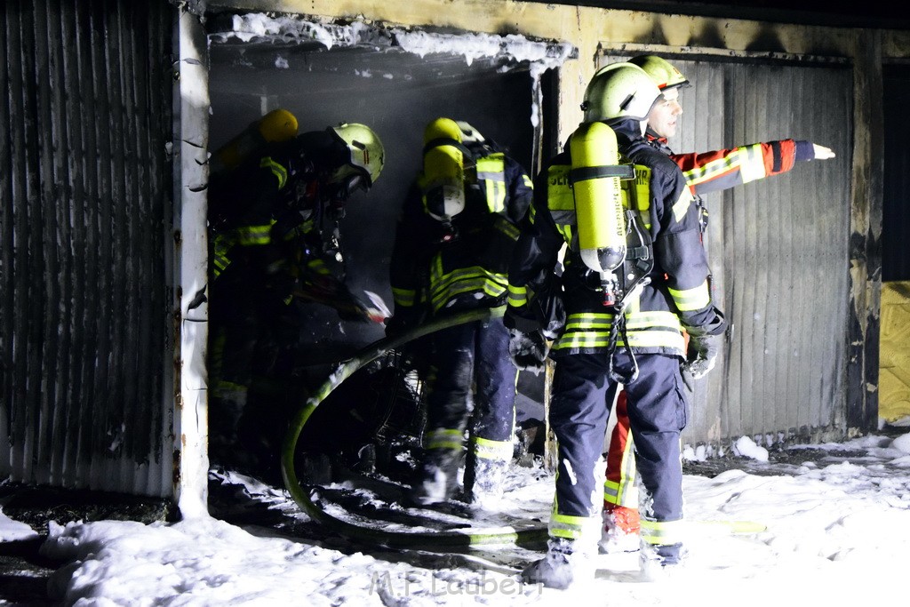 Feuer Hinterhof Garagen Koeln Hoehenberg Olpenerstr P059.JPG - Miklos Laubert